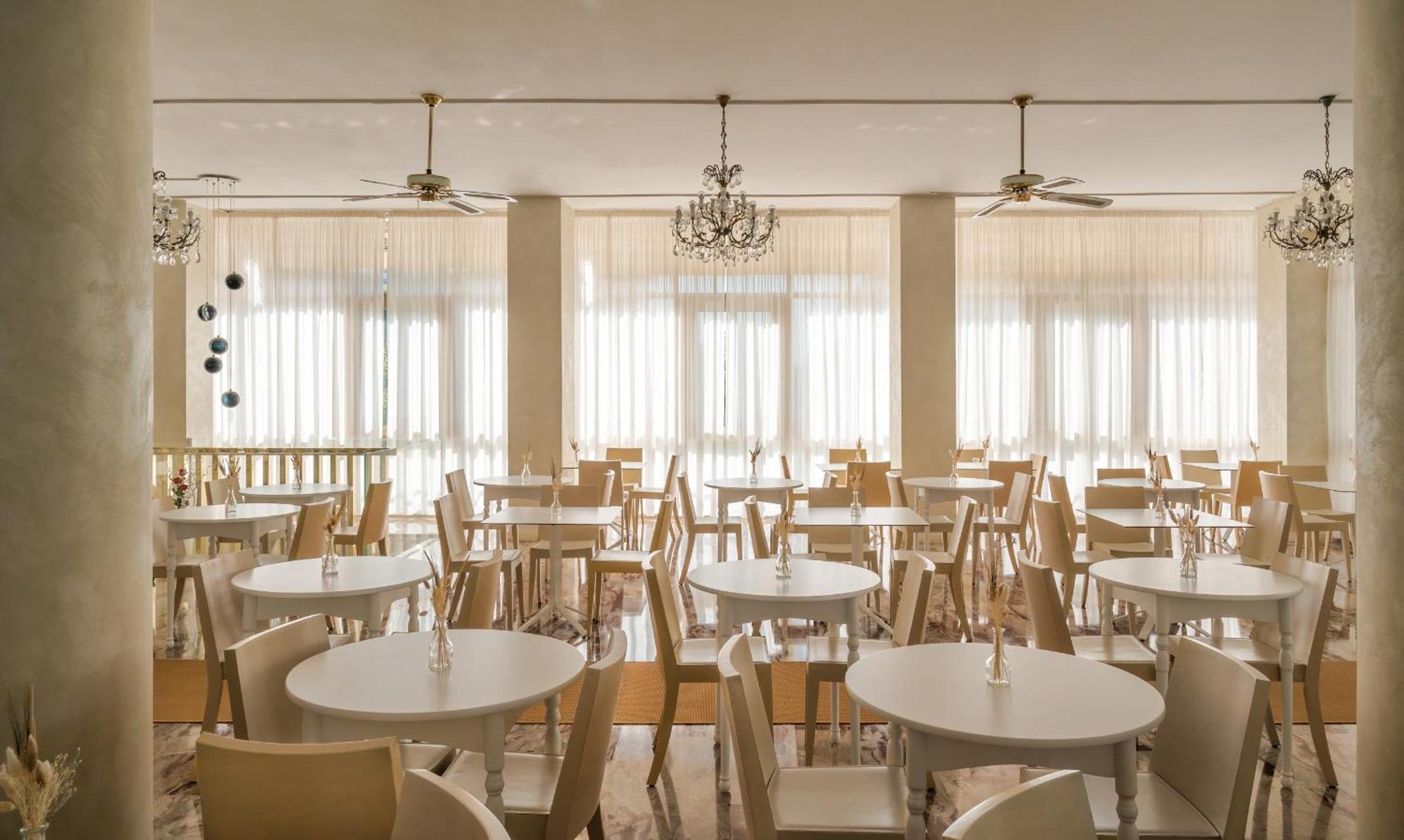 Hotel Universal Cattolica Exterior photo